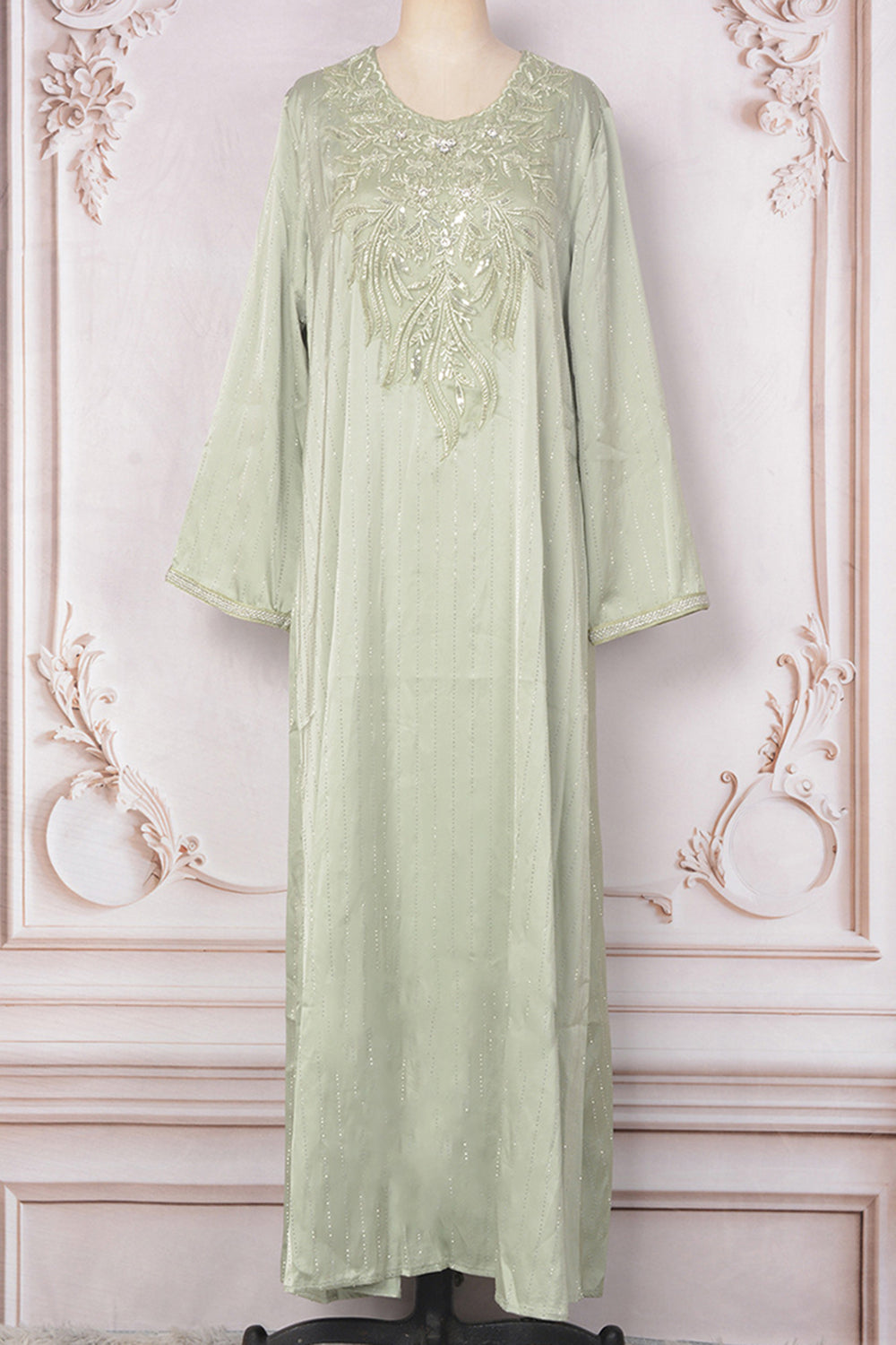 Robe caftan blanche à paillettes et col rond