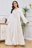 Robe caftan blanche à paillettes et col rond