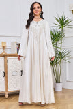 Robe caftan blanche à paillettes et col rond