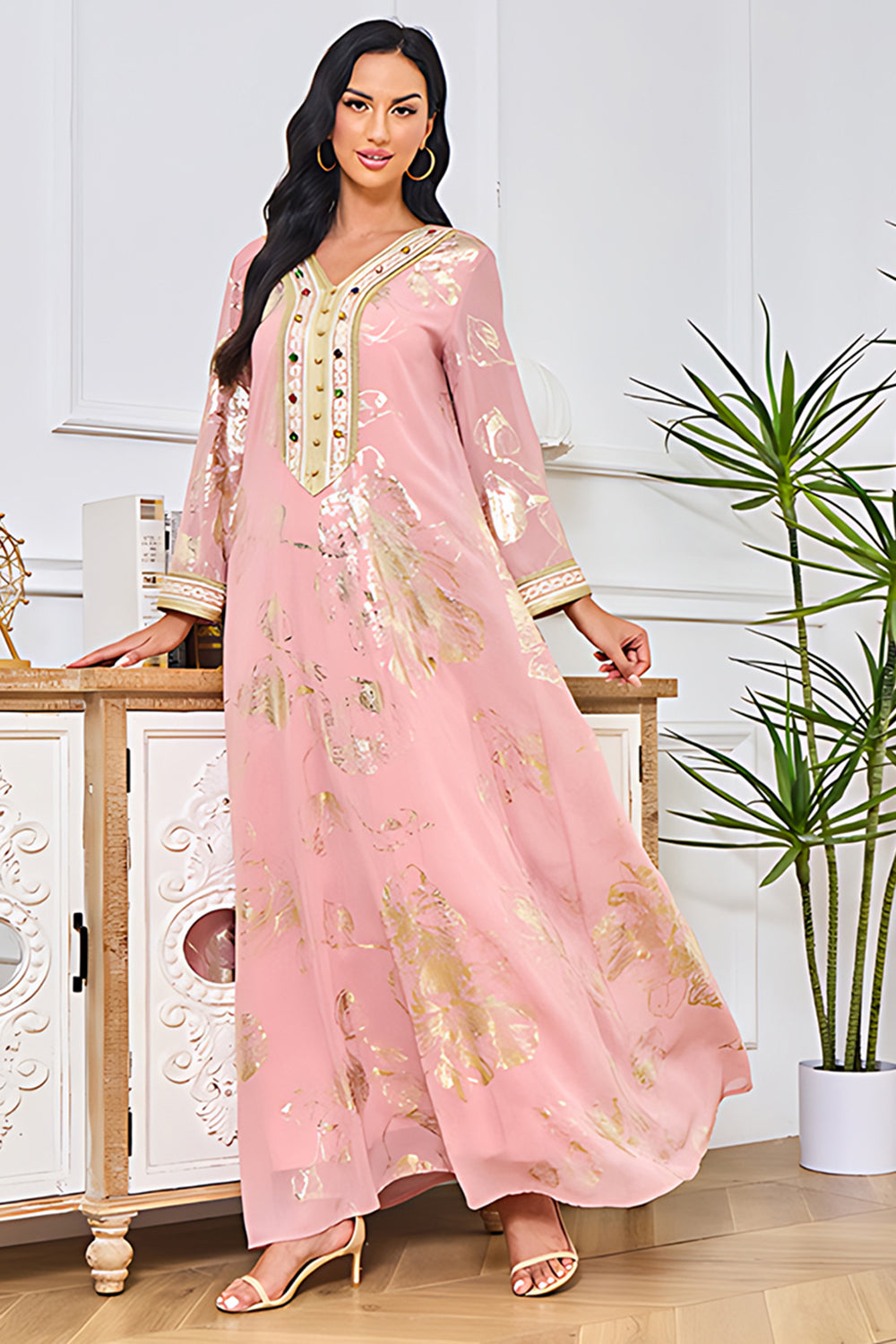 Robe caftan à col en V blush avec appliques