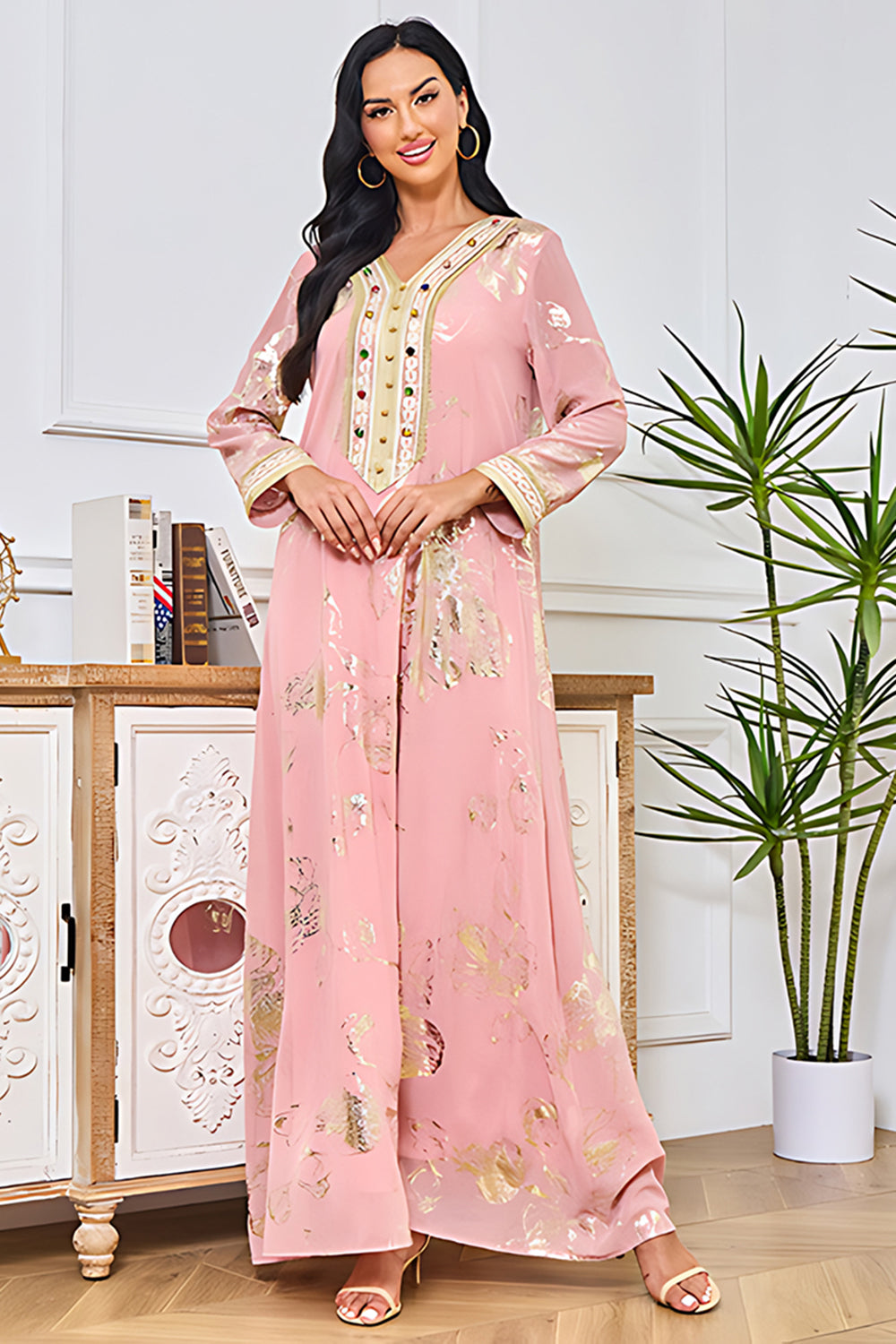 Robe caftan à col en V blush avec appliques