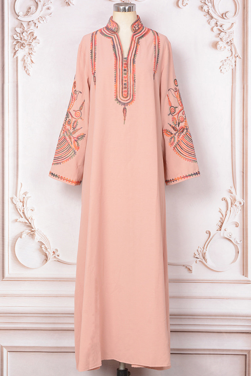 Robe caftan bleu marine avec broderie