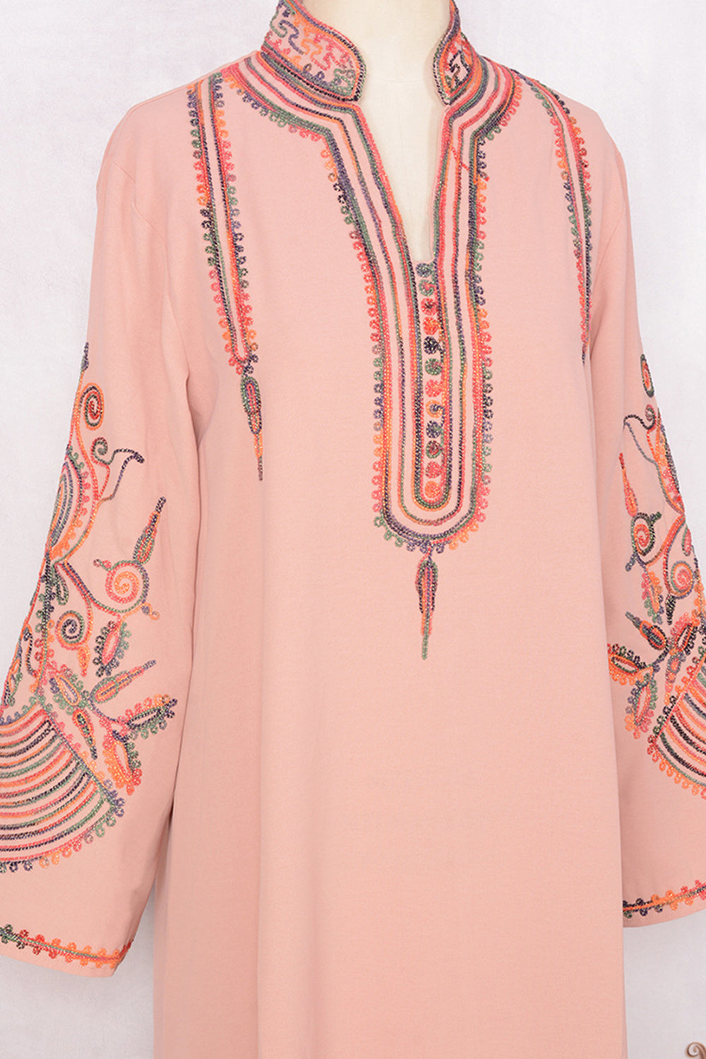 Robe caftan bleu marine avec broderie