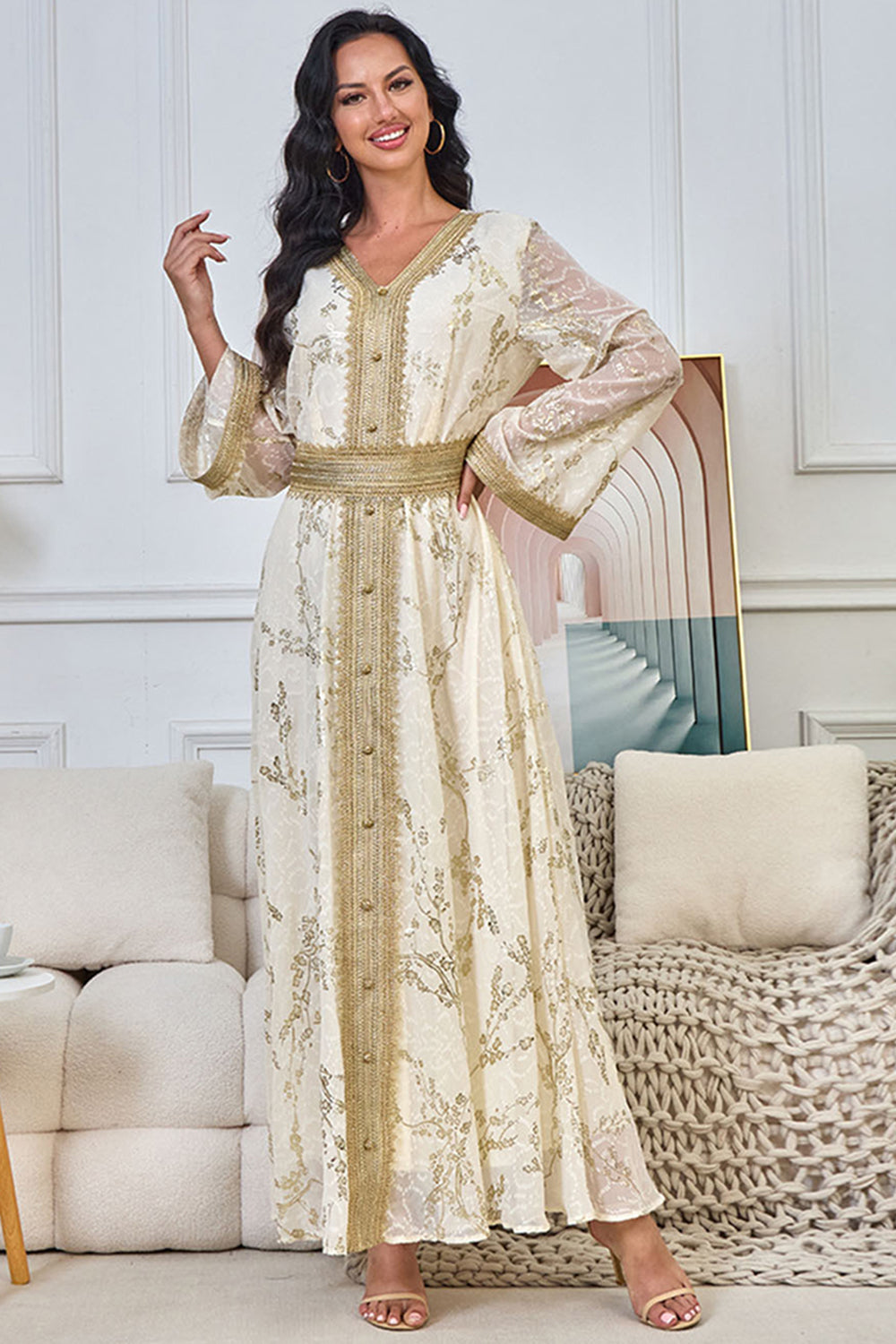 Robe caftan abricot à col en V et broderies