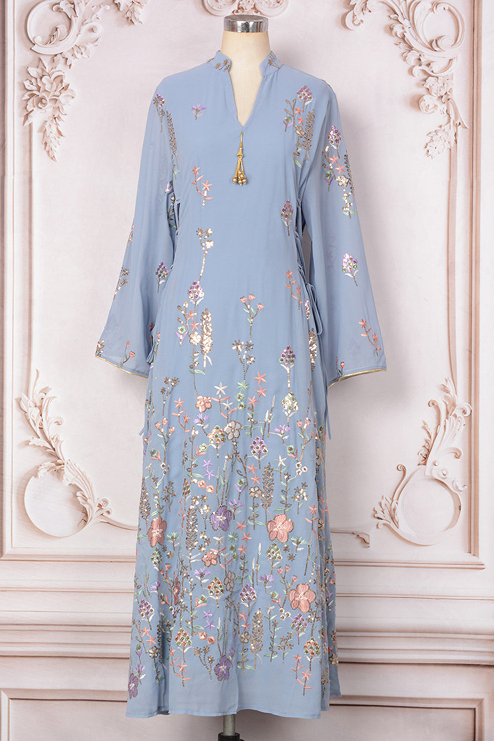 Robe caftan blanche à imprimé floral et col en V