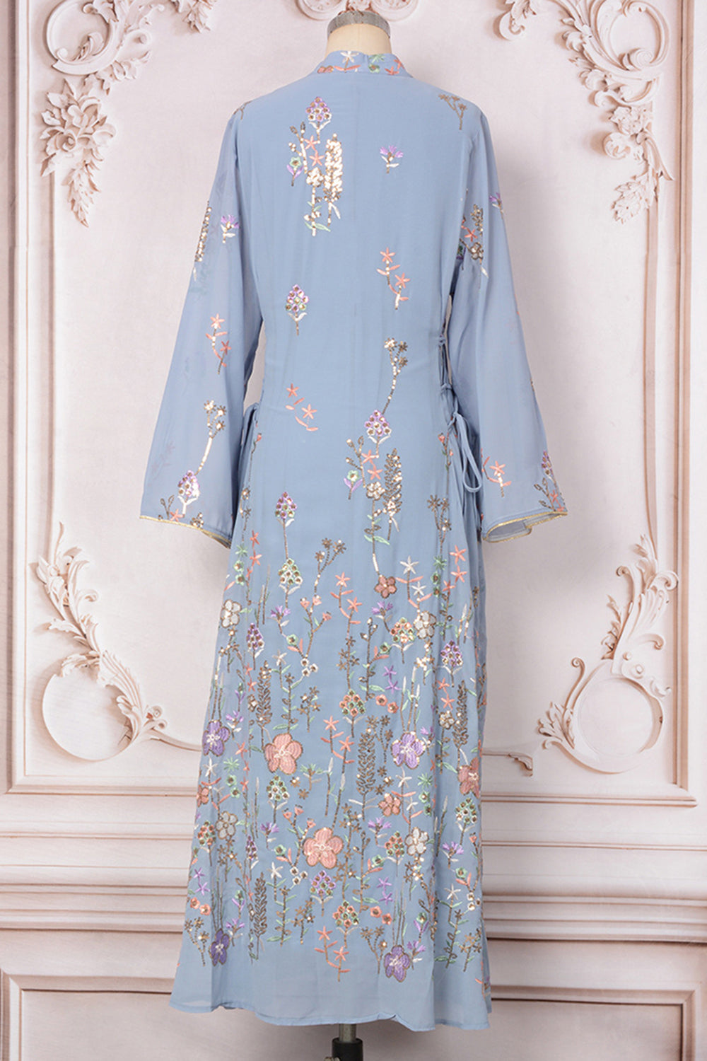 Robe caftan blanche à imprimé floral et col en V
