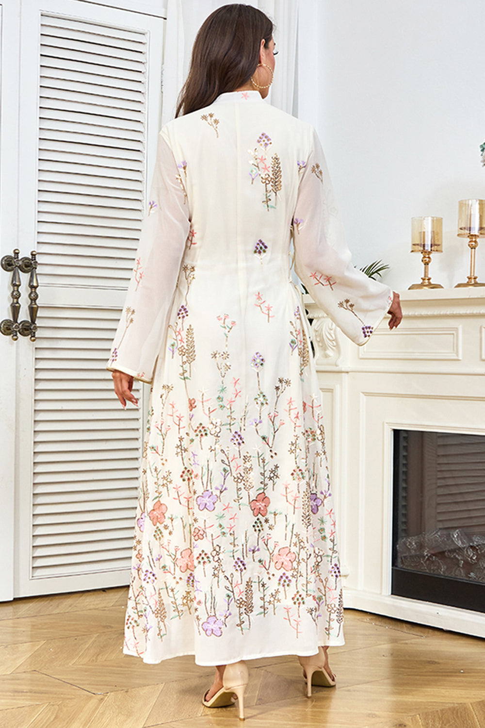 Robe caftan blanche à imprimé floral et col en V