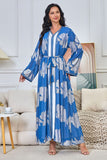 Robe caftan bleue à imprimé floral et col en V