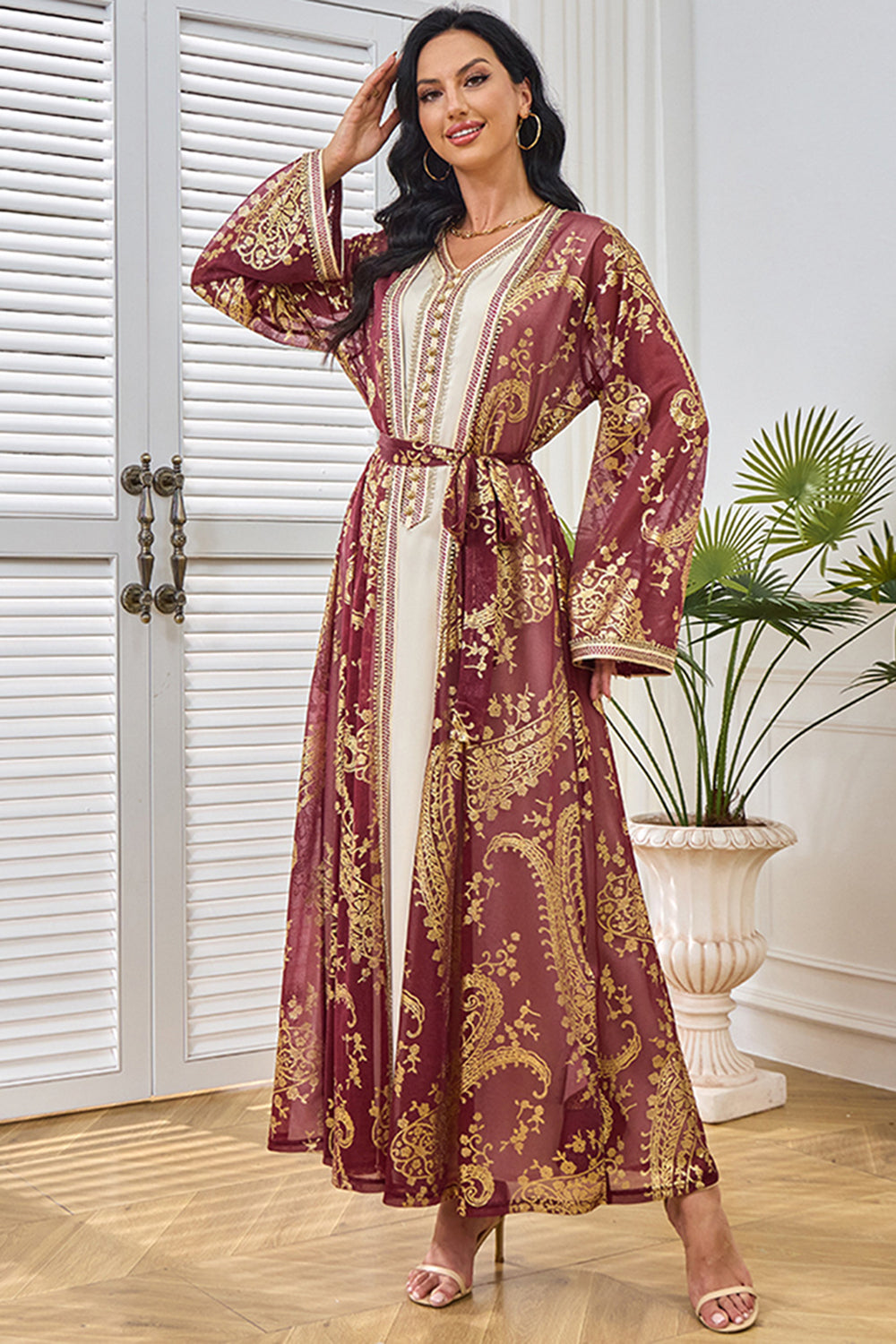 Robe caftan à col en V et appliques rose poudré
