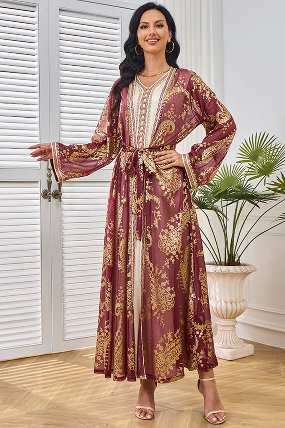 Robe caftan à col en V et appliques rose poudré