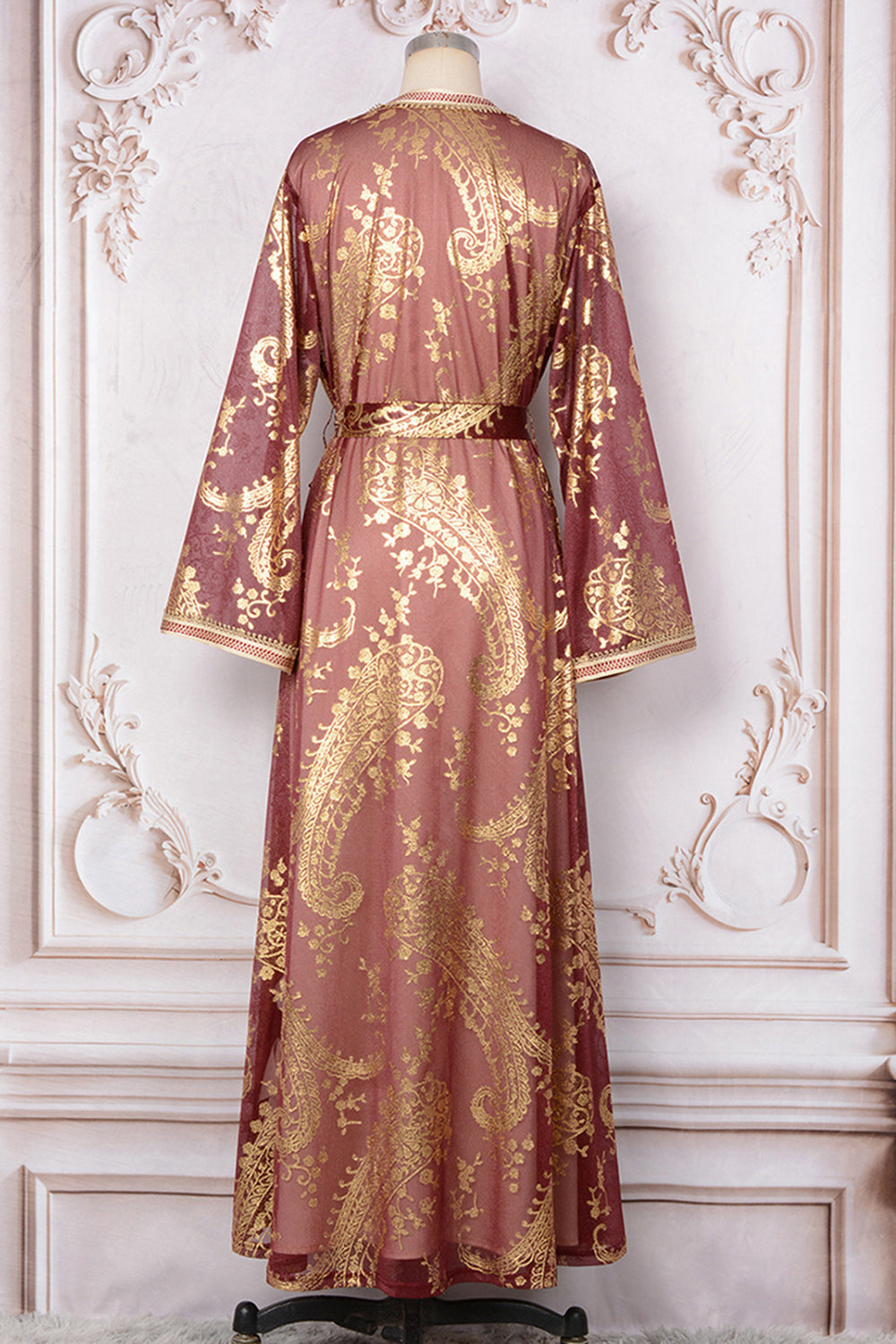 Robe caftan à col en V et appliques rose poudré