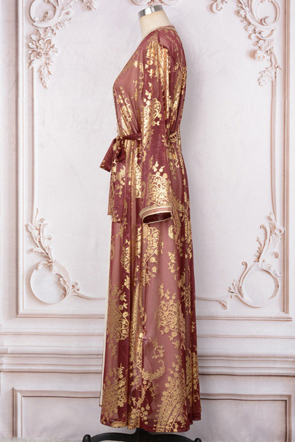 Robe caftan à col en V et appliques rose poudré