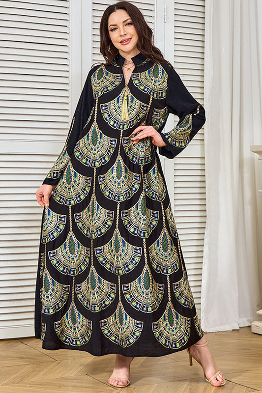Robe caftan noire brodée à col en V