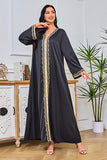 Robe caftan brodée noire à col en V