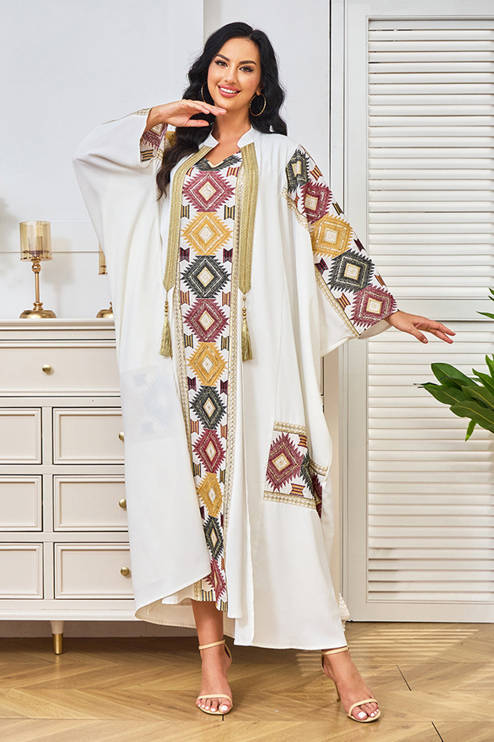 Robe caftan blanche brodée