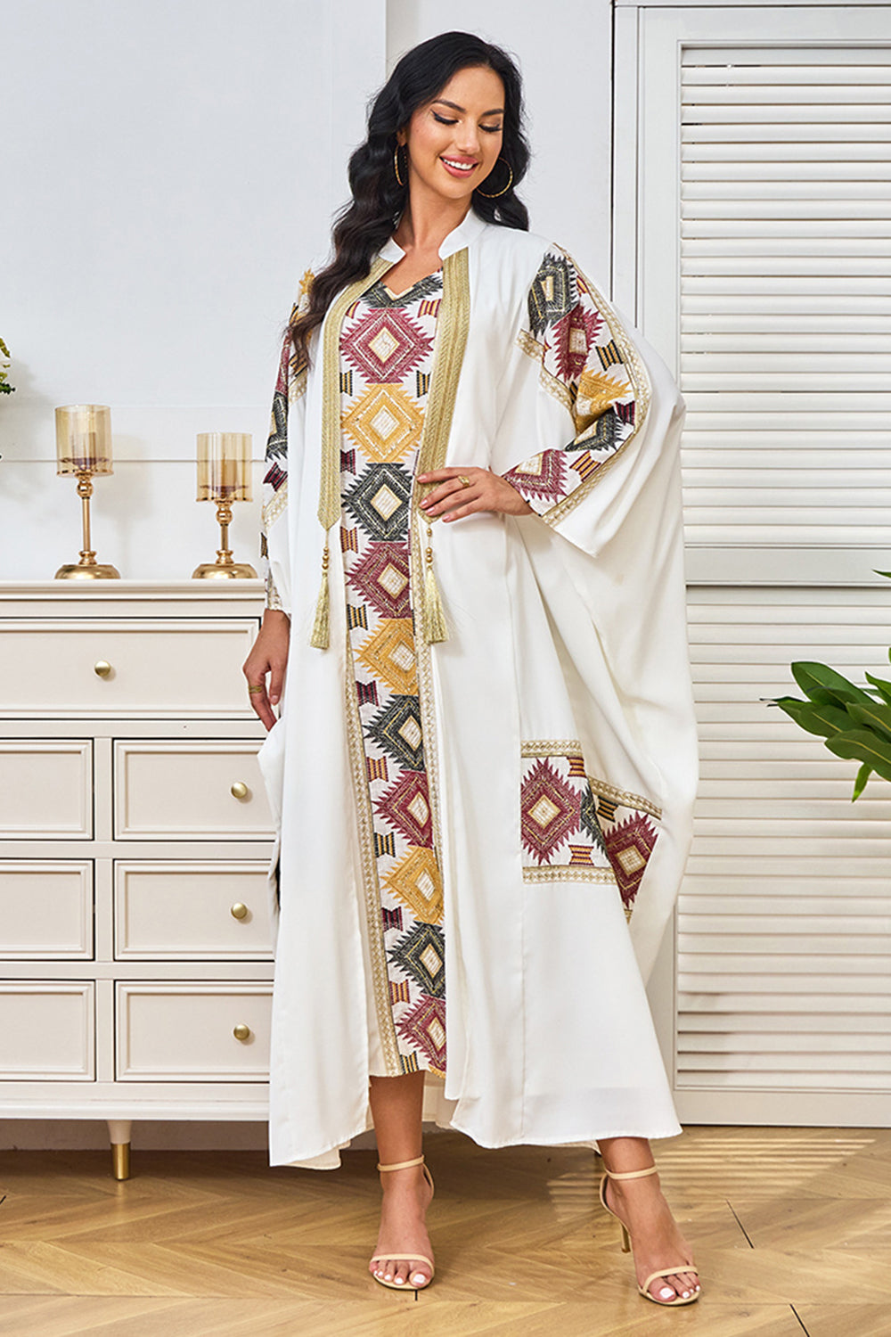 Robe caftan blanche brodée