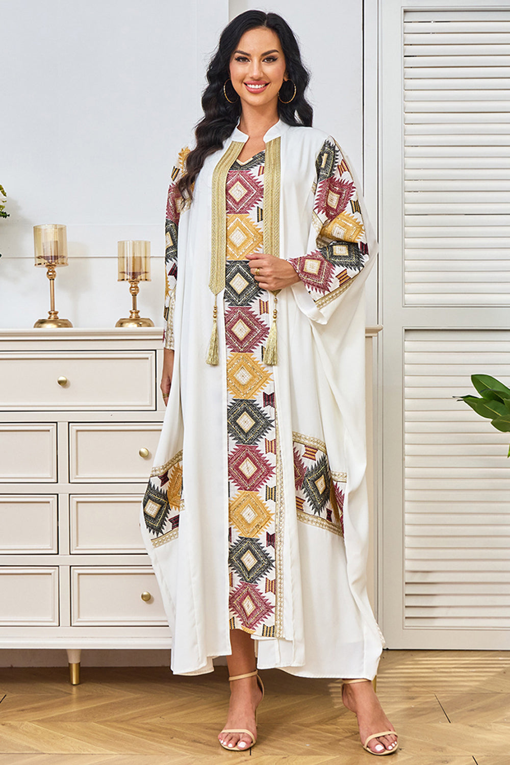 Robe caftan blanche brodée
