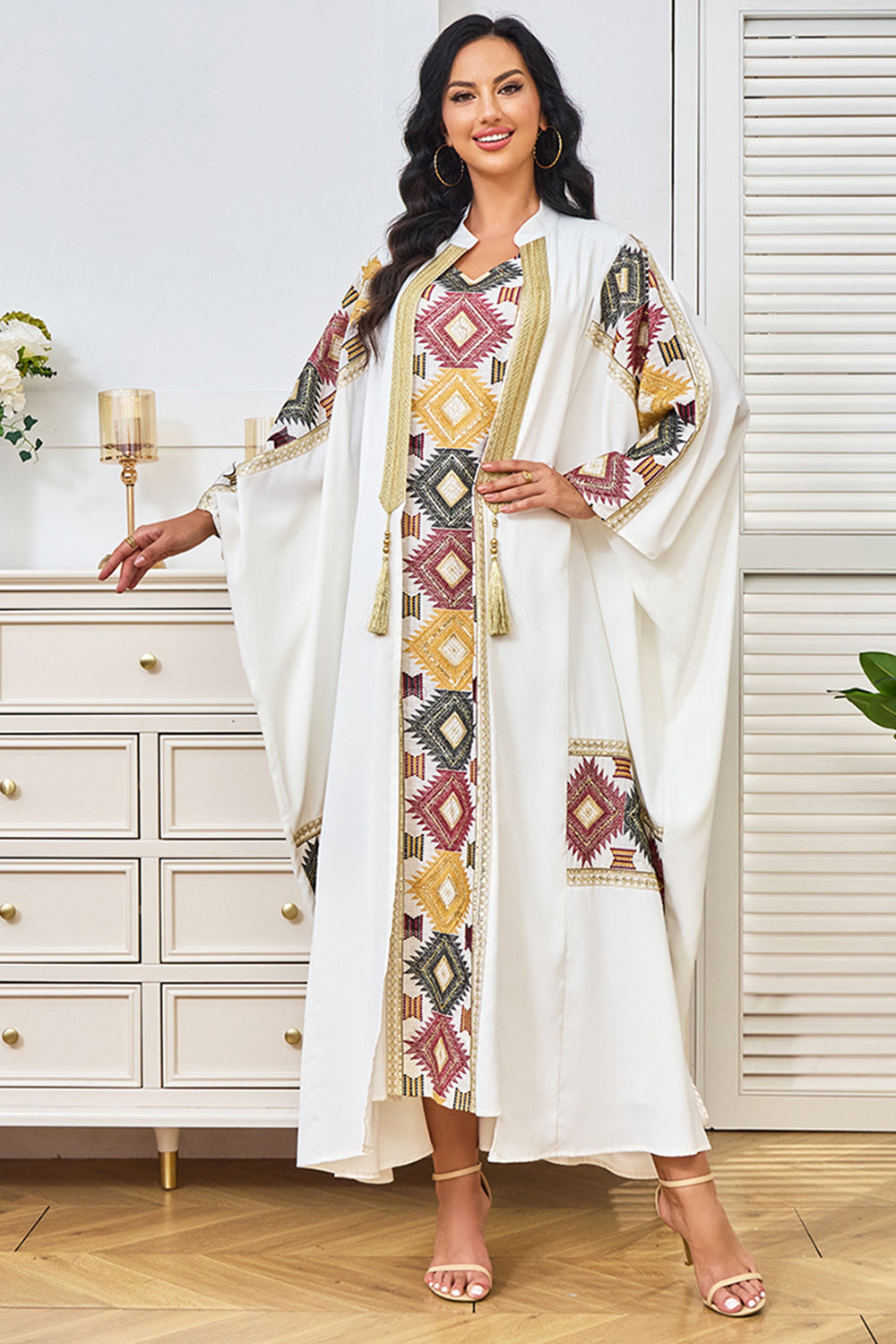 Robe caftan blanche brodée