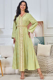 Robe caftan Verte brodée à col en V
