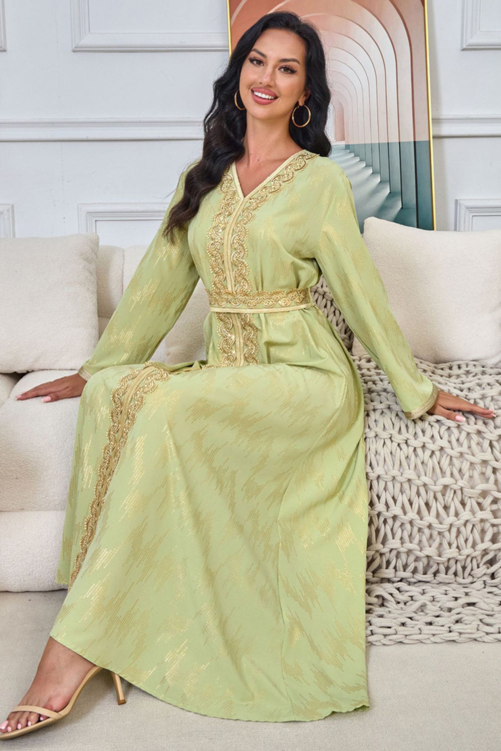 Robe caftan Verte brodée à col en V