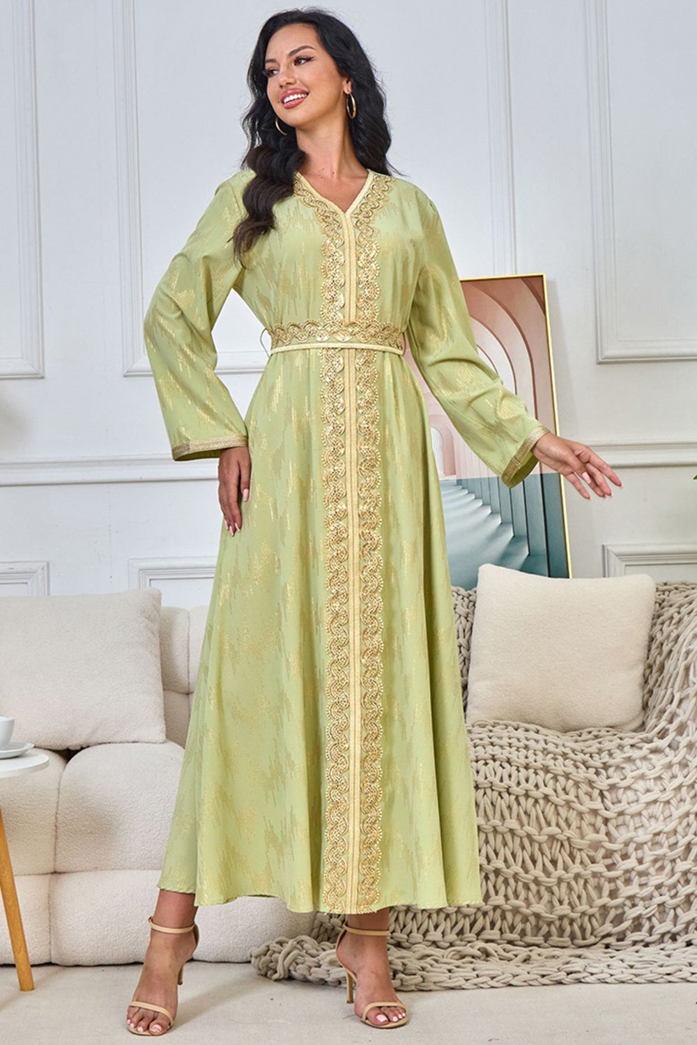 Robe caftan Verte brodée à col en V