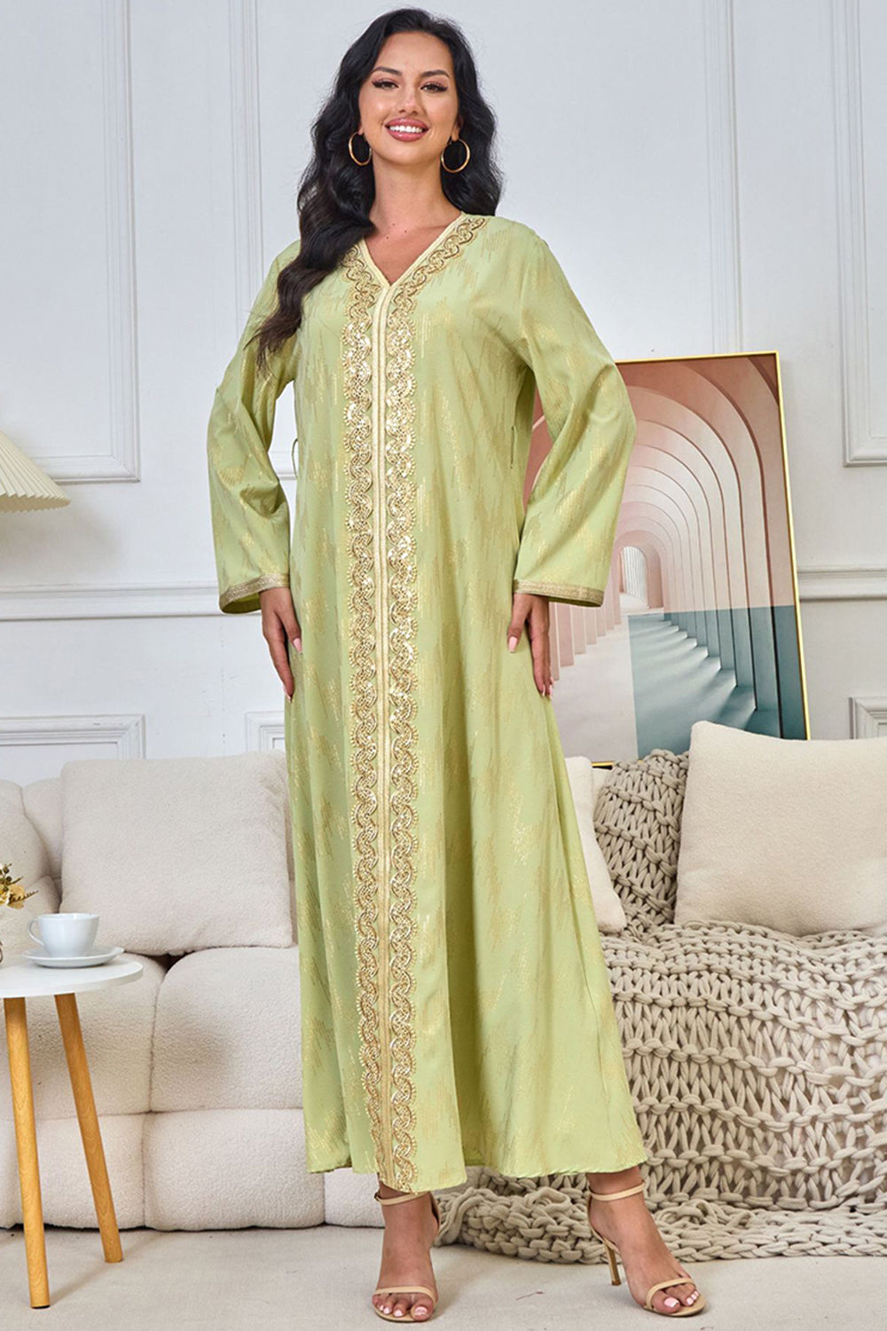 Robe caftan Verte brodée à col en V