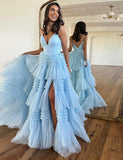 Robe de bal de fin d'année en tulle beige à bretelles spaghetti avec fente