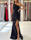 Robe de bal de fin d'année en satin avec fente