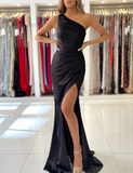 Robe de bal de fin d'année en satin avec fente
