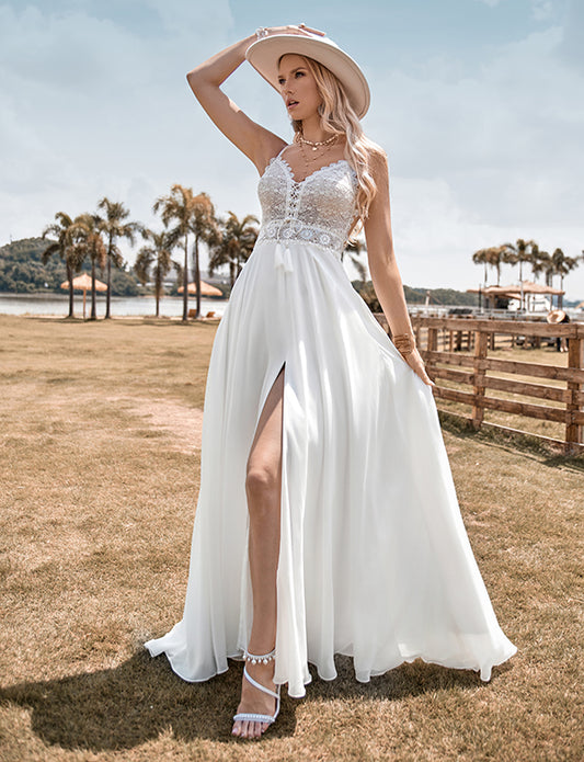 Robe de mariage boho à bretelles spaghetti en dentelle sans dos avec fente