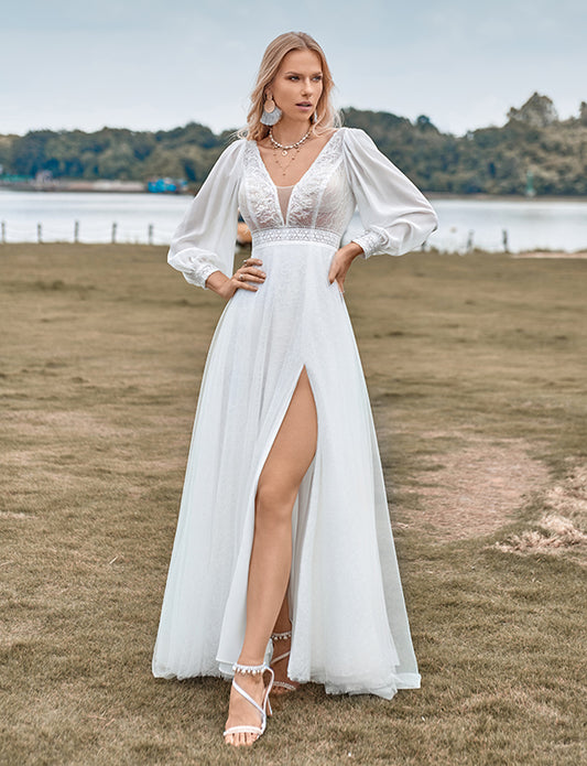 Robe de mariée ivoire en tulle perlé avec manches longues