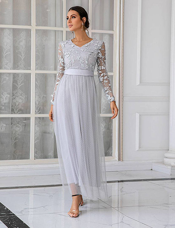 Robe de mère en tulle gris à col en V