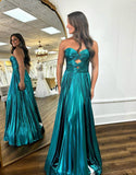 Robe de bal trapèze à décolleté en cœur et traîne