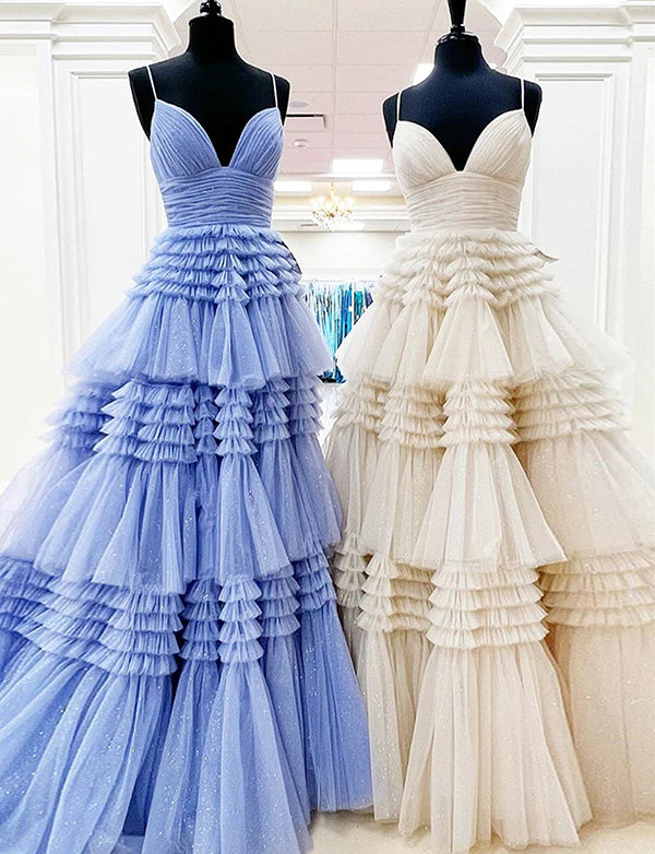 Robe de bal de fin d'année en tulle beige à bretelles spaghetti avec fente