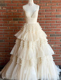 Robe de bal de fin d'année en tulle beige à bretelles spaghetti avec fente