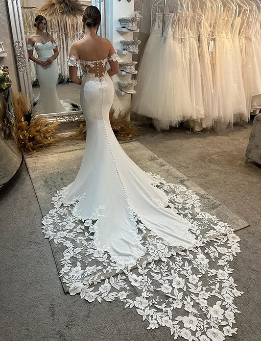 Robe de mariée sirène ivoire à épaules nues avec appliques