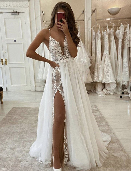 Robe de mariée A Line à col en V et bretelles spaghetti avec fente