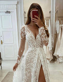 Robe de mariée à col en V et manches longues avec fente