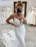 Robe de mariée sexy à décolleté en V profond et à bretelles spaghetti avec application de dentelle