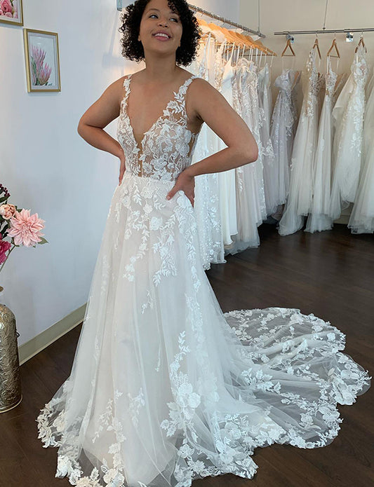 Robe de mariée sexy à encolure en V profonde et fendue sur le côté avec appliques en dentelle