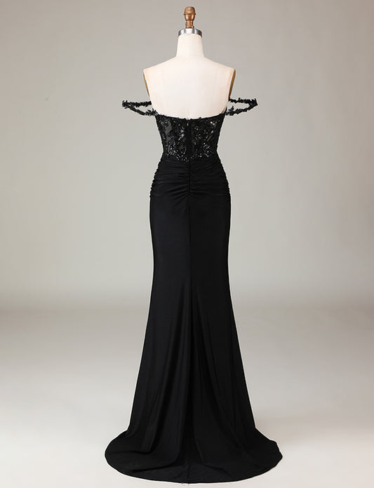 Robe de cérémonie avec fente, corset noir à paillettes et longs miroirs