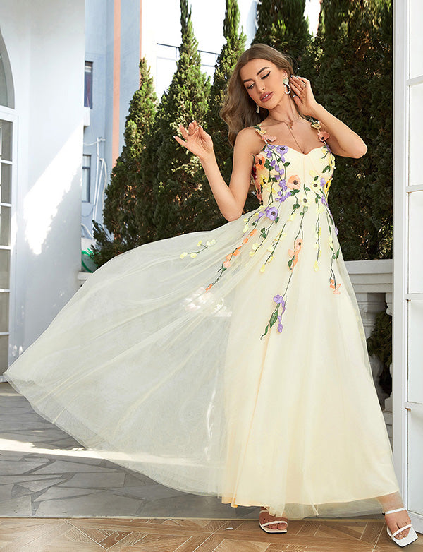 Une ligne champagne bretelles spaghetti robe de bal avec des fleurs 3D