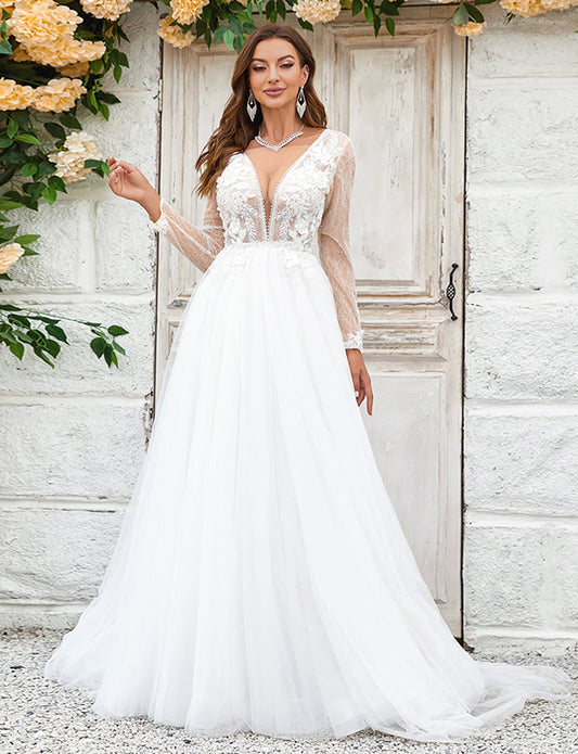 Robe de mariée en tulle ivoire avec traîne et dentelle