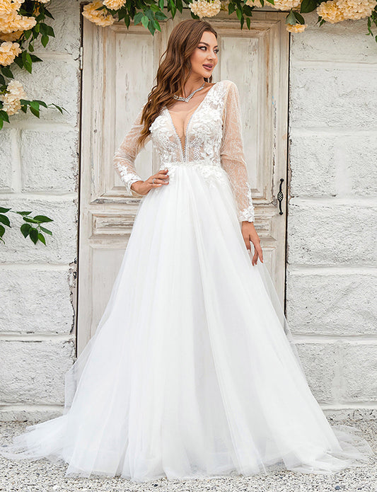 Robe de mariée en tulle ivoire avec traîne et dentelle