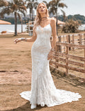 Charmante robe de mariée sirène à bretelles spaghetti en dentelle ivoire avec traîne en flèche