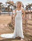 Charmante robe de mariée sirène à bretelles spaghetti en dentelle ivoire avec traîne en flèche