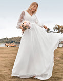 Robe de mariage boho à col V en mousseline ivoire avec traîne et dentelle