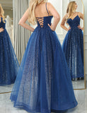 Robe de bal en tulle à col en V et à longues perles