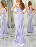 Robe de soirée fourreau sans bretelles à corset avec applications en dentelle