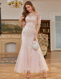 Robe de la mère de la mariée en perles gris-rose étincelant